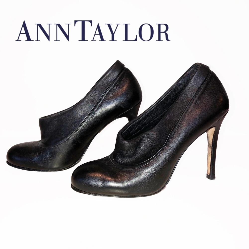 Ann Taylor black ankle booties Size 8